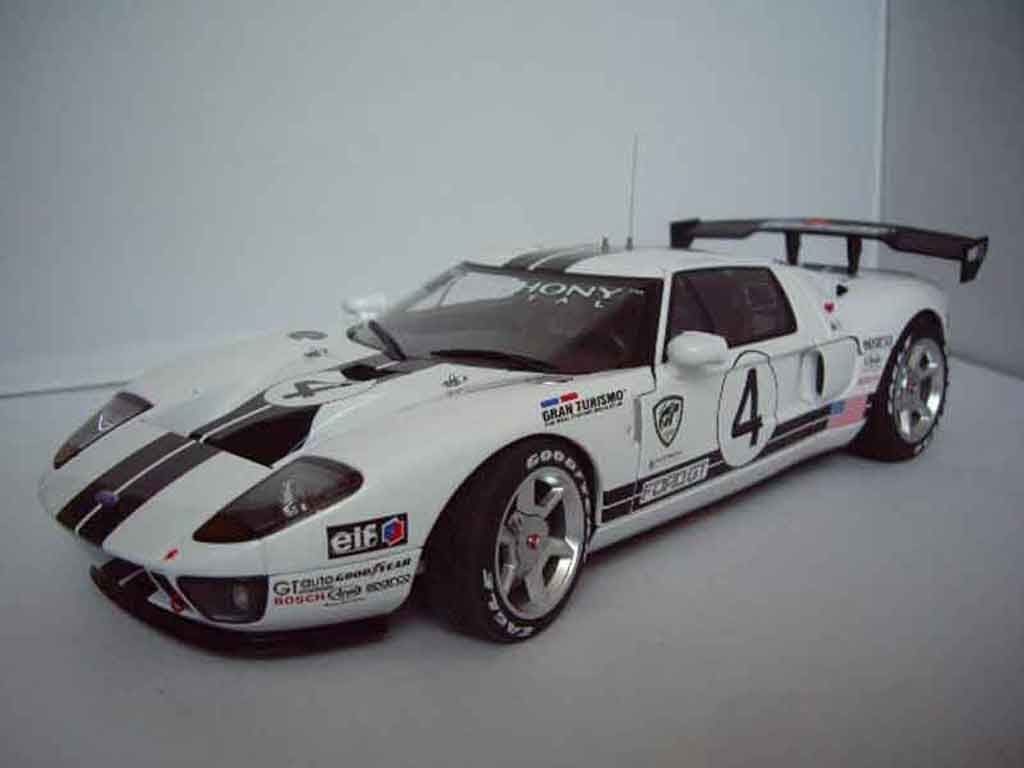Ford GT 1/18 Autoart lm spec race car # 4