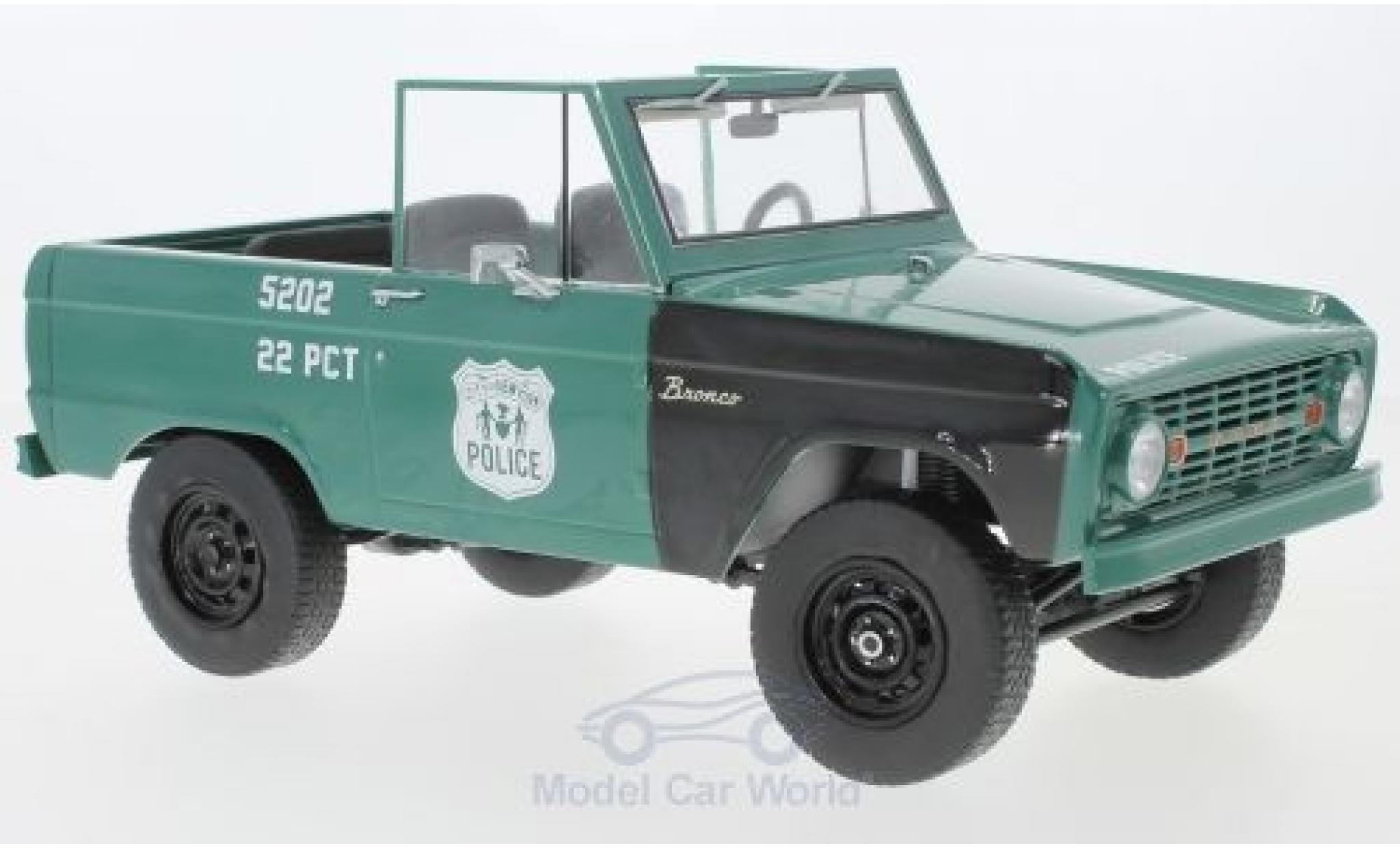 Ford Bronco 1/18 Greenlight Police Pursuit verte/blanche NYPD - New York Police Department 1967