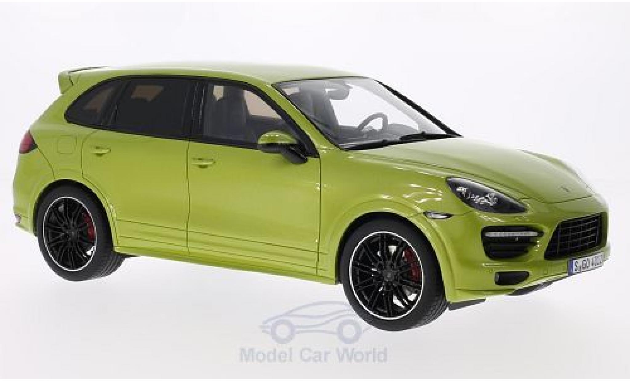 Diecast model cars Porsche Cayenne S 1/18 GT Spirit (92A) metallic green  2013 Türen und Hauben geschlossen 