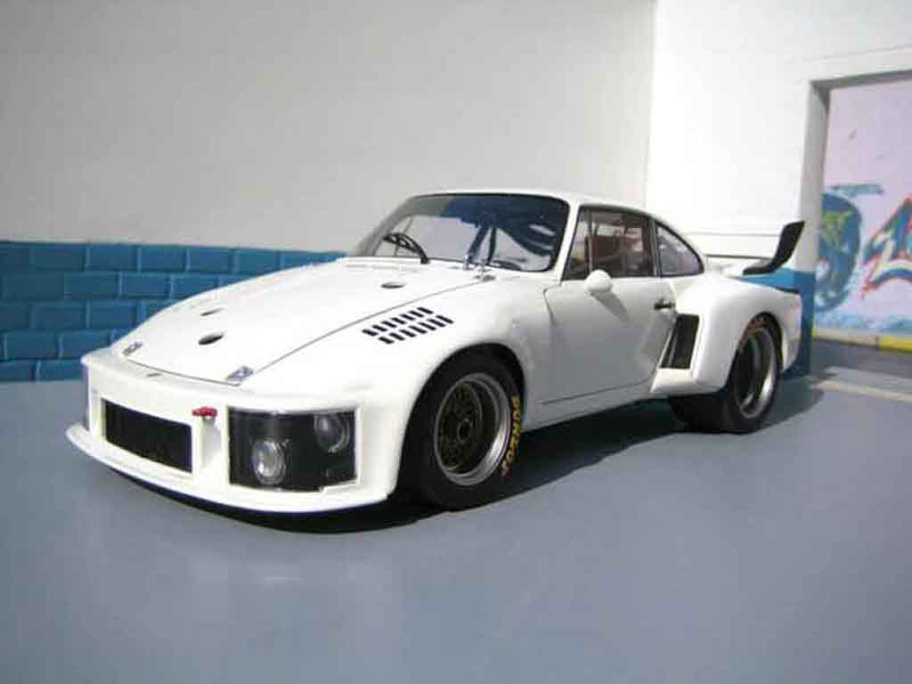 Porsche 935 1/18 Exoto works blanche miniature