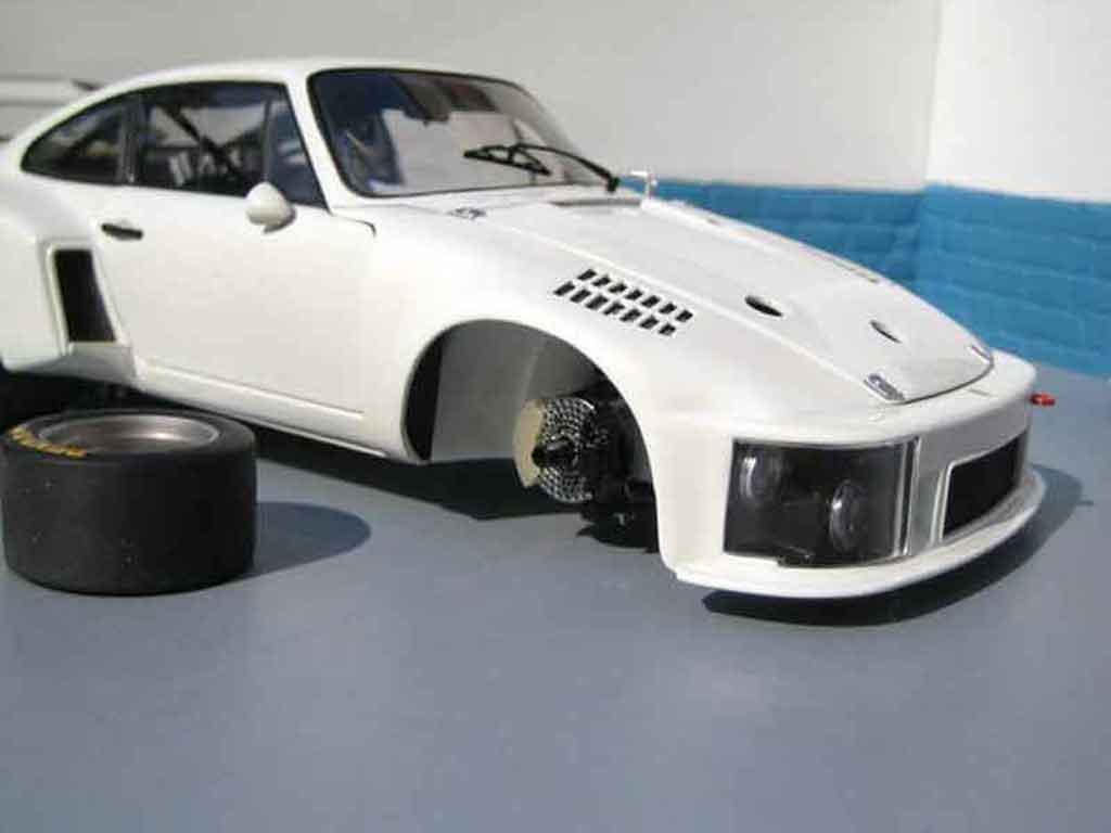 Porsche 935 1/18 Exoto works blanche