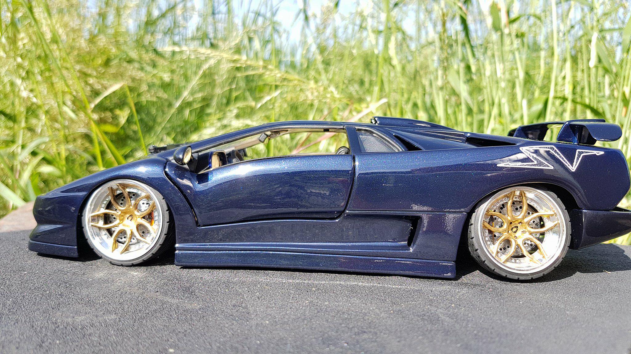 Lamborghini Diablo SV 1/18 Maisto blu fontus jantes 20 pouces tuning diecast model cars