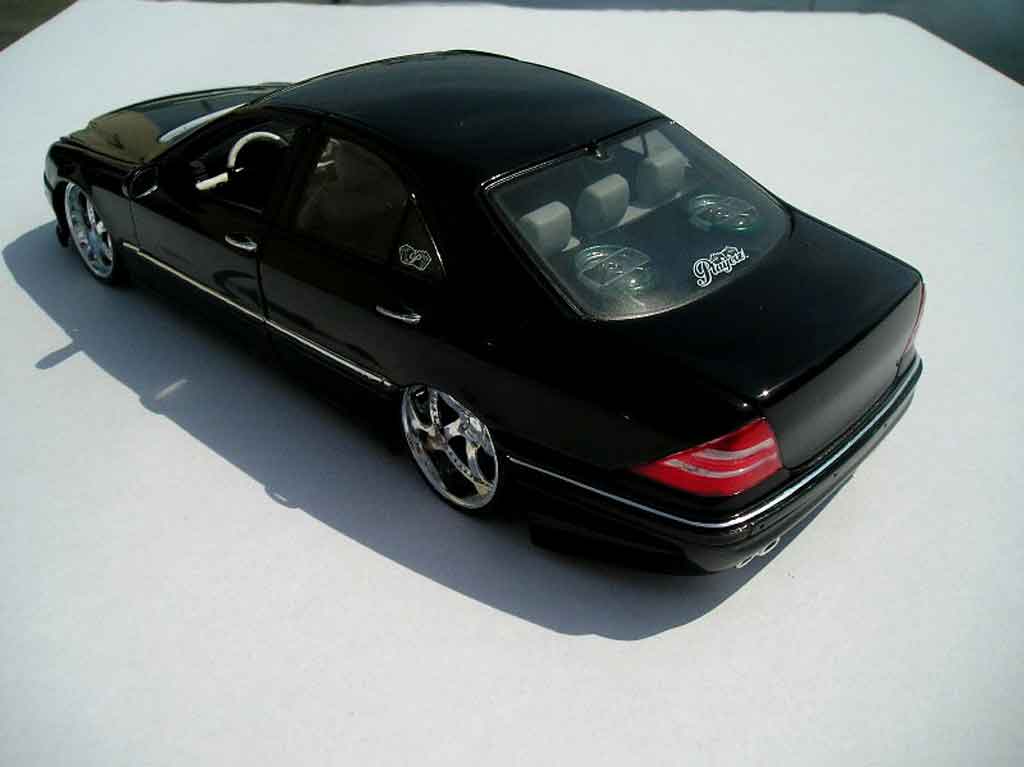 Mercedes Classe S 500 1/18 Maisto 500 dub noire jantes chromees 18 pouces