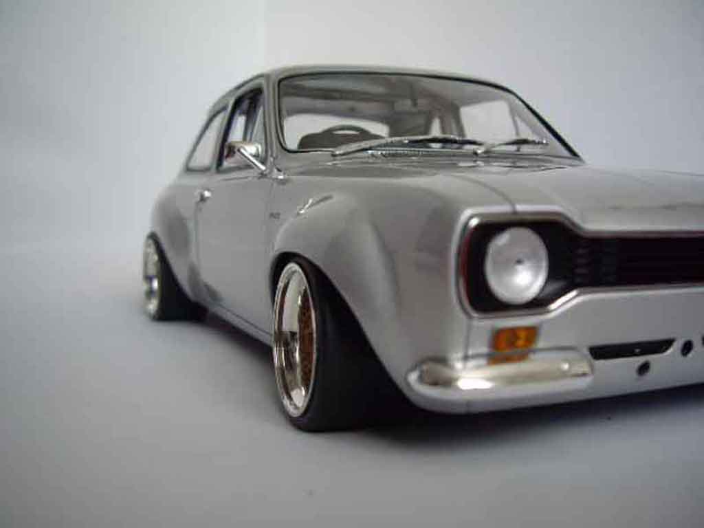 Ford RS 1600 1/18 Minichamps gris jantes nid dabeilles tuning coche miniatura