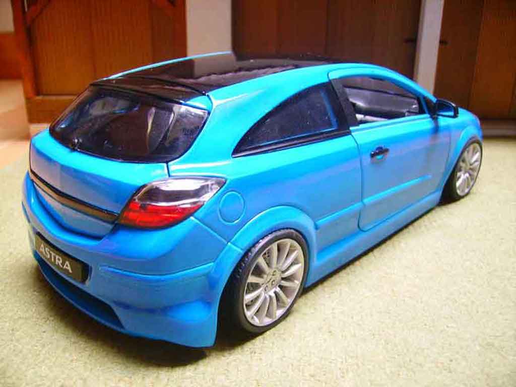 Opel Astra 1/18 Welly gtc opc