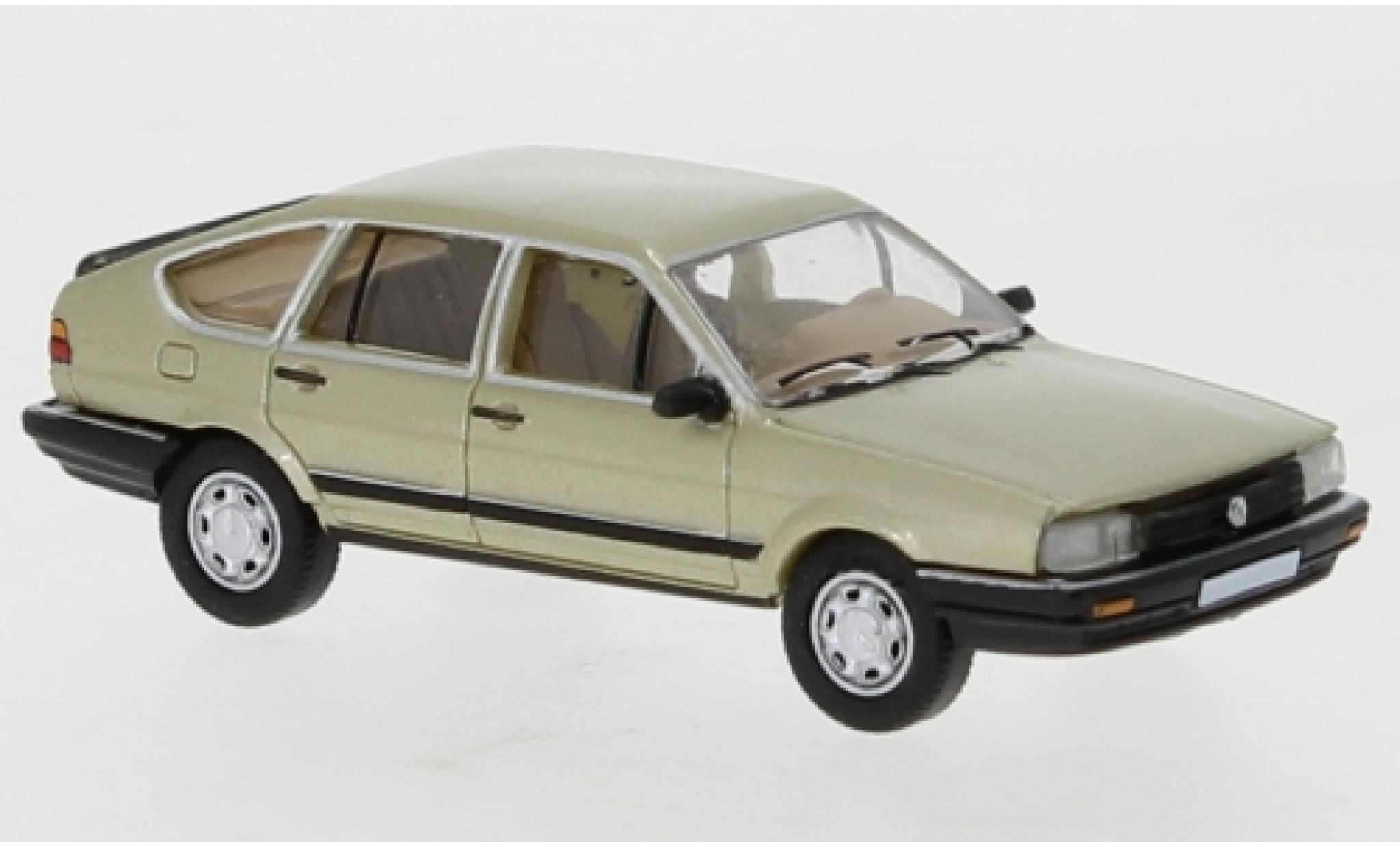 Volkswagen Passat 1/87 PCX87 B2 metallic-beige 1985