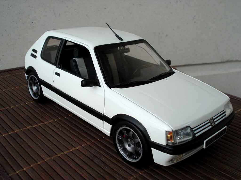 Peugeot 205 GTI 1/18 Solido GTI blanche jantes pts