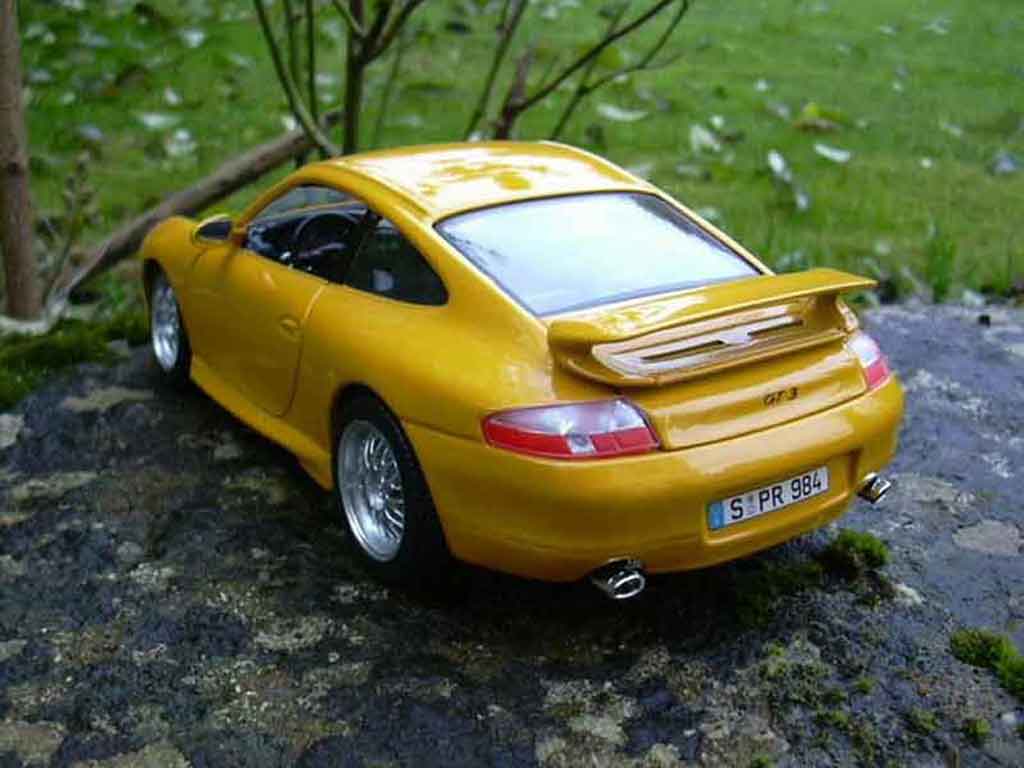 Porsche 996 GT3 1/18 Burago GT3 99 jaune miniature