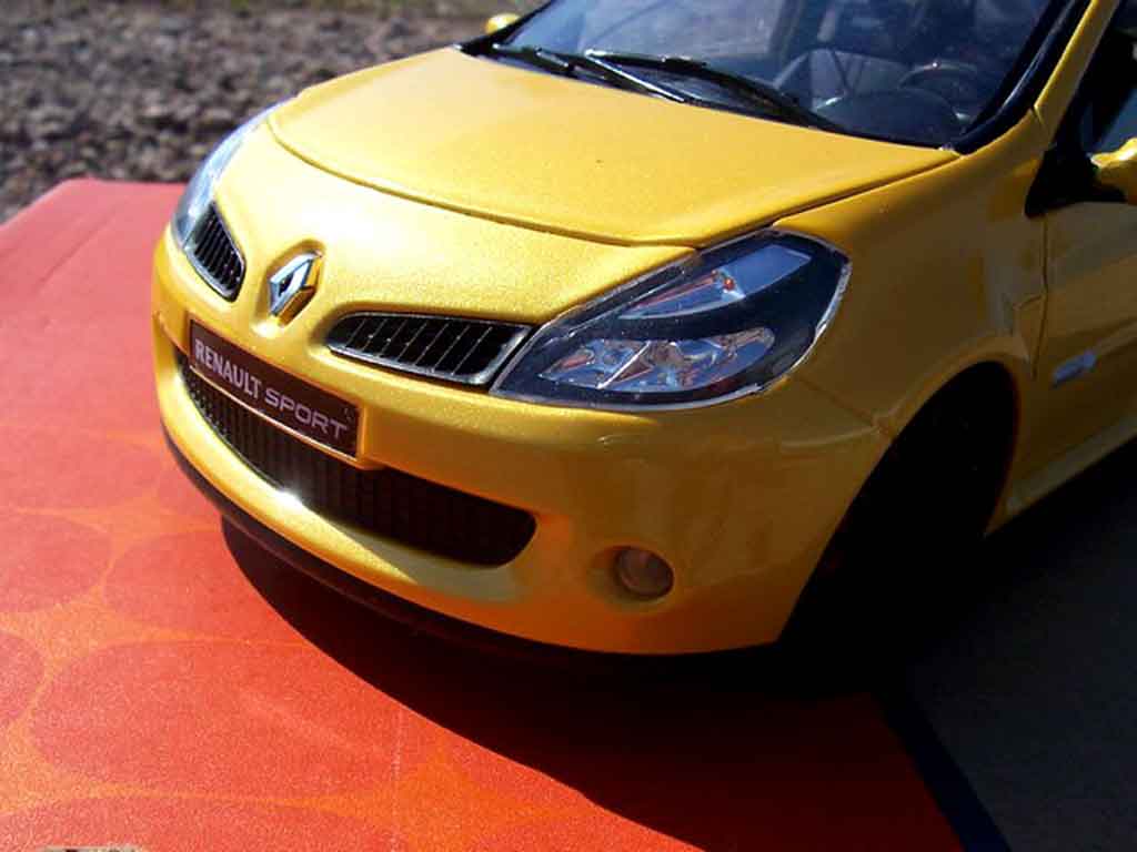 Renault Clio 3 RS 1/18 Solido jaune sirius