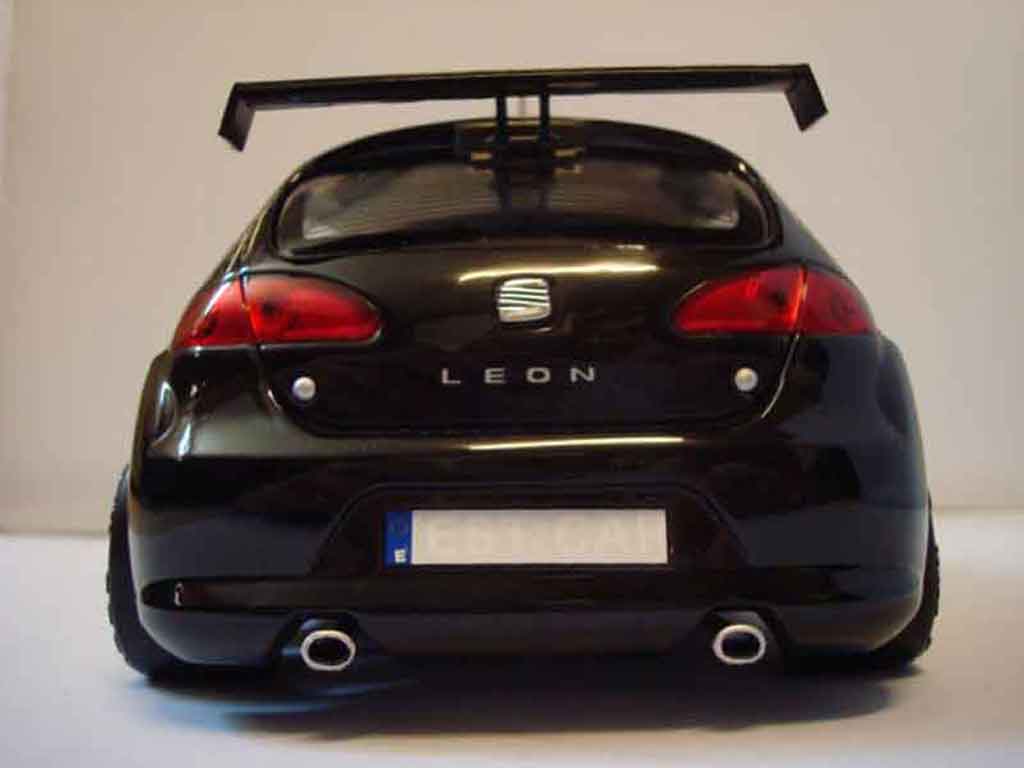 Seat Leon 1/18 Guiloy wtcc test car noir