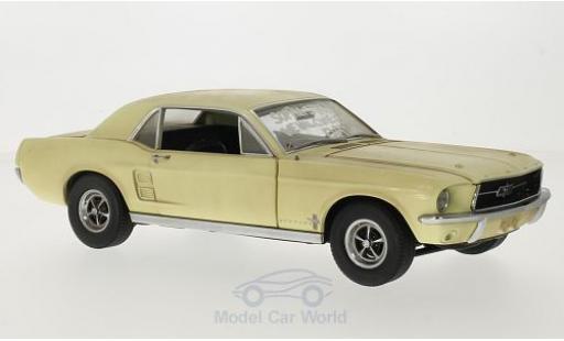 Ford Mustang 1967 1/18 Greenlight Coupe beige/Dekor The Walking Dead inklusive Accessoires diecast model cars