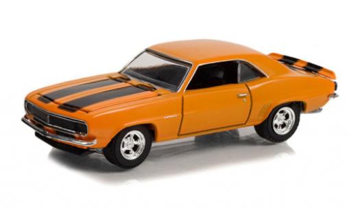 Chevrolet Camaro 1/64 Greenlight RS orange/noire Counting Cars 1967 miniature
