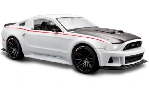 Ford Mustang 1/24 Maisto Street Racer blanche/matt-noire 2014 miniature