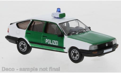Volkswagen Passat 1/87 PCX87 B2 blanco/verde Polizei 1985 coche miniatura
