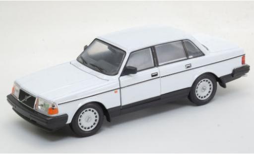 Volvo 240 1/24 Welly GL blanche miniature