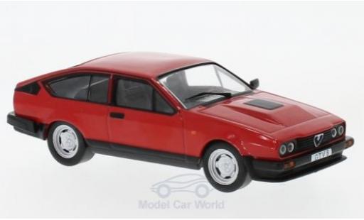 Alfa Romeo GT 1/43 WhiteBox V 6 rouge 1985 miniature