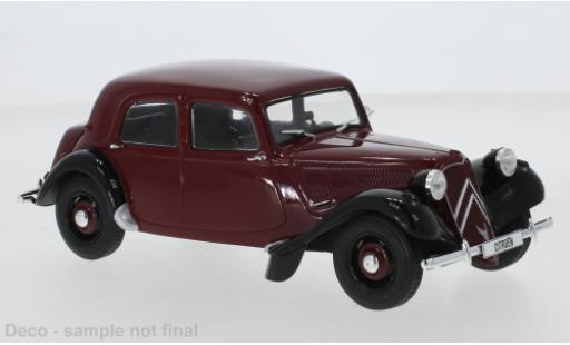 Citroen Traction 1/24 WhiteBox Avant 11BL dunkelrosso/nero 1952 modellino in miniatura